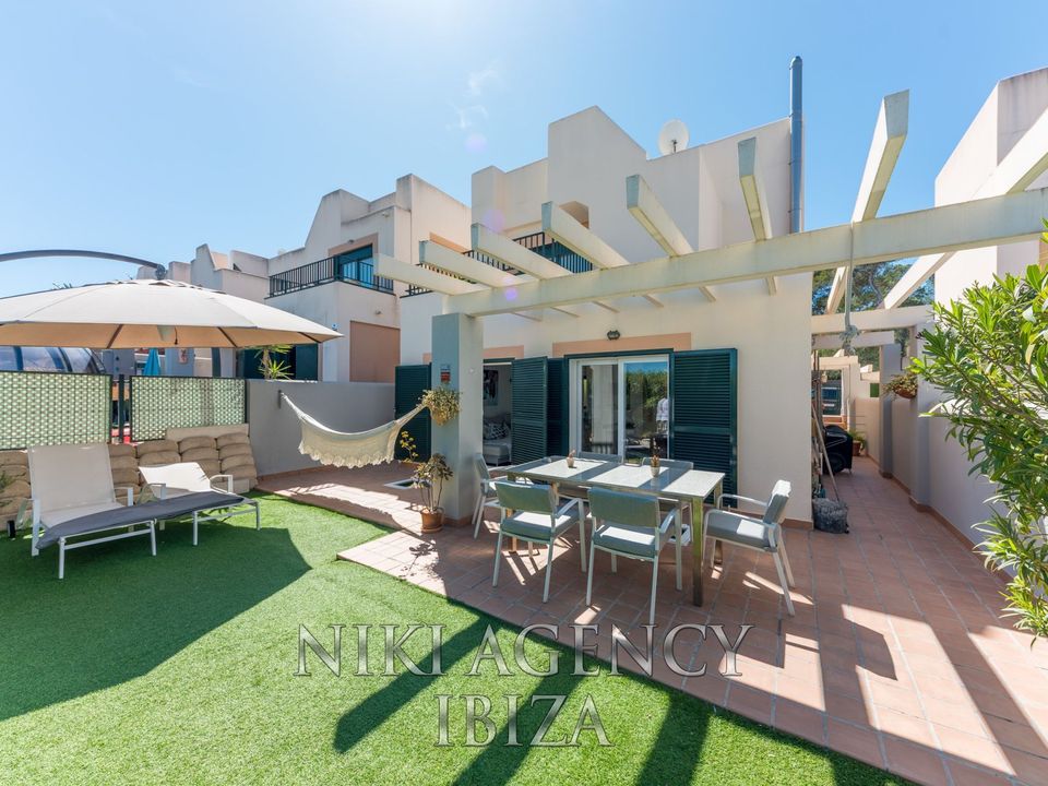 Villa i Cala Tarida, Ibiza - foto 1